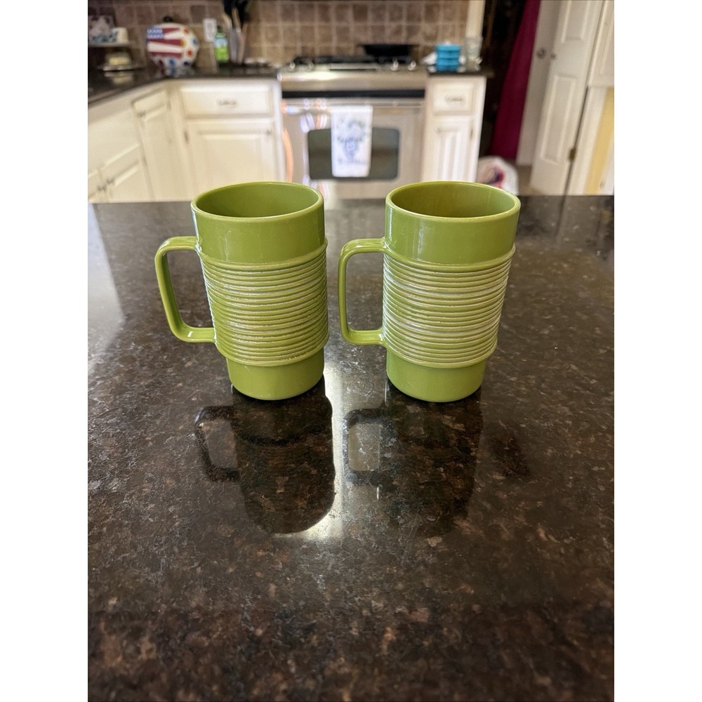 2 Vintage 1970s Rubbermaid #3829 Ribbed Green Plastic Mug Coffee Cup 5" MCM